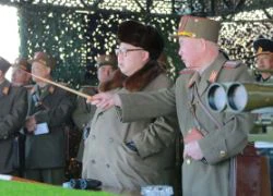 Kim Jong-un bất ngờ tuyên bố Trung Quốc là "kẻ thù"