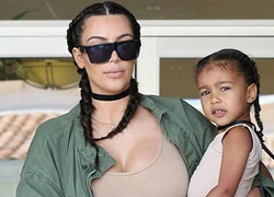 Kim Kardashian và con gái tết tóc đôi dạo phố