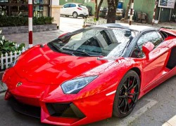 Lamborghini Aventador Roadster 24,5 tỷ "đại náo" HN