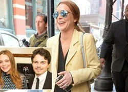 Lindsay Lohan rạng rỡ khoe nhẫn đính hôn với thiếu gia trẻ giàu có