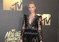 Mốt khoe nội y, xuyên thấu tràn ngập thảm đỏ MTV Movie Awards