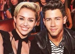 Nick Jonas nhớ lại nụ hôn 'kinh khủng' với Miley Cyrus