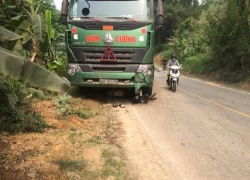 Tuyên Quang: Va chạm với xe tải, nam thanh niên tử vong tại chỗ