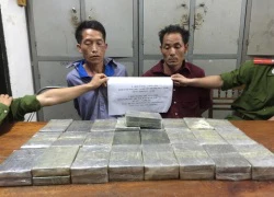 Ập vào khách sạn, bắt 2 kẻ buôn 50 bánh heroin