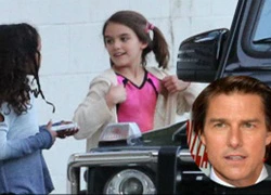 Bé Suri Cruise vui tươi trở lại sau khi bị bố thờ ơ lạnh nhạt