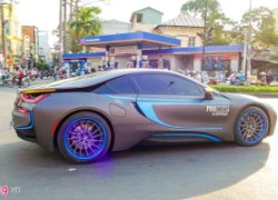 BMW i8 sơn mâm, dán decal bắt mắt ở Sài Gòn