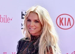 Britney Spears tự tin diện "nội y" tại Lễ trao giải âm nhạc Billboard 2016