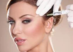 Có nên căng da mặt bằng chỉ, laze hay botox?