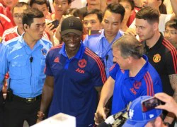 Fan Việt phấn khích vì Dwight Yorke và Bryan Robson