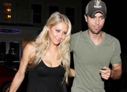 Kournikova nhảy tưng bừng theo nhạc của bạn trai