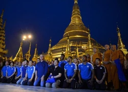 Leicester City sang tận Myanmar mừng chức vô địch Ngoại hạng Anh