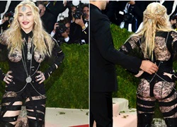 Madonna 'phản pháo' về bộ đồ hở hang quá đà ở Met Gala