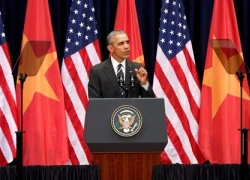 Máy nhắc chữ của Obama khi phát biểu trước 2.000 người ở Hà Nội