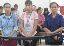 Mẹ chồng và con dâu dùng rơm đốt chỗ kín hàng xóm