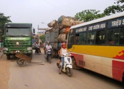 Người dân chặn đoàn 40 xe 'hổ vồ' vì lo tai nạn