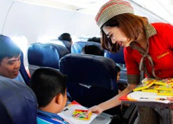 Nhân ngày 1/6, Vietjet tặng hành khách nhí triệu nụ cười