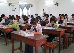 Một tháng thi thử một lần, học sinh bơ phờ