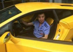 Tài xế xe buýt lái Lamborghini đi làm