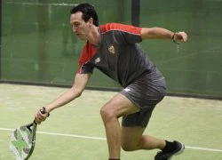 Unai Emery mê tennis trong lồng và cầu kỳ về ăn mặc