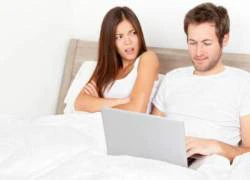 Vì sao phim sex là mối nguy cho quan hệ vợ chồng