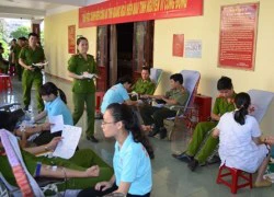 200 đoàn viên thanh niên Công an tỉnh Quảng Ngãi hiến máu tình nguyện