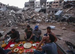 Ảnh: Tháng ăn chay Ramadan ngoài chiến tuyến ở Syria