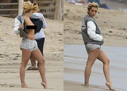 Ca sĩ Rita Ora phanh áo chụp ảnh ngực trần