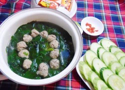 [Chế biến] - Ngon ngọt canh rau ngót nấu mọc