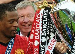 Evra 'troll' Sir Alex qua bức ảnh 'cực độc'