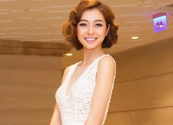 Jennifer Phạm diện váy ren xẻ ngực