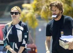 Julia Roberts mặt mộc giản dị đi mua sắm cùng chồng