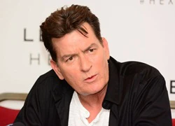 Không ai lên giường với Charlie Sheen từ khi anh tiết lộ bị HIV