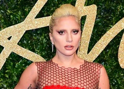 Lady Gaga xem xét đóng phim của Bradley Cooper