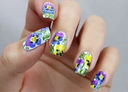 Mẫu nail hoa vô cùng dịu dàng và lãng mạn