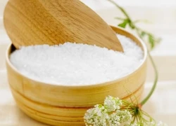 Mẹ chồng tôi U60 da căng mịn như trứng gà bóc nhờ muối biển