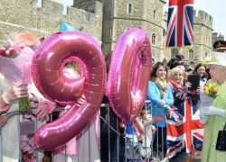 Nữ hoàng Anh Elizabeth II giàu cỡ nào?