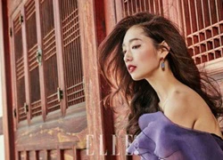 Park Shin Hye gợi cảm khoe lưng trần gầy guộc