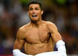 Ronaldo cởi áo khoe body, adidas nổi giận?