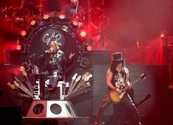 30 người bị bắt trong show diễn của nhóm Guns N' Roses