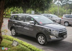 Ảnh thực tế Toyota Innova 2.0V 2016 giá gần 1 tỷ đồng