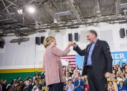 Bà Hillary Clinton tiết lộ ứng viên phó tổng thống