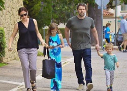 Ben Affleck và vợ cũ vẫn sống chung nhà sau một năm ly hôn