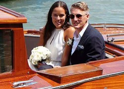 Cặp trai tài gái sắc Schweinsteiger - Ivanovic lên xe hoa ở Venice