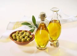 Chia sẻ cách trị mụn bằng dầu olive