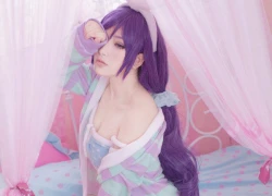 Cosplay người đẹp Nozomi Tojo gợi cảm trên giường trong Love Live!