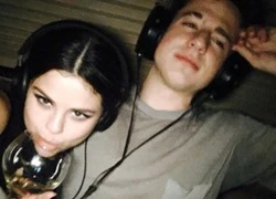 Dân mạng thi nhau "ship" Selena Gomez với Charlie Puth vì bức ảnh đáng yêu này