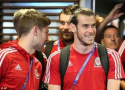 Gareth Bale và đồng đội được tung hô như Vua khi trở về quê nhà