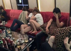 Hàng chục dân chơi Sài Gòn phê ma túy, lăn lóc dưới sàn karaoke