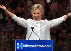 Hillary Clinton sẽ thành "tổng thống thời chiến" của Mỹ?