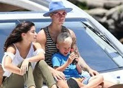 Justin Bieber đi nghỉ cùng Hoa hậu Trái đất